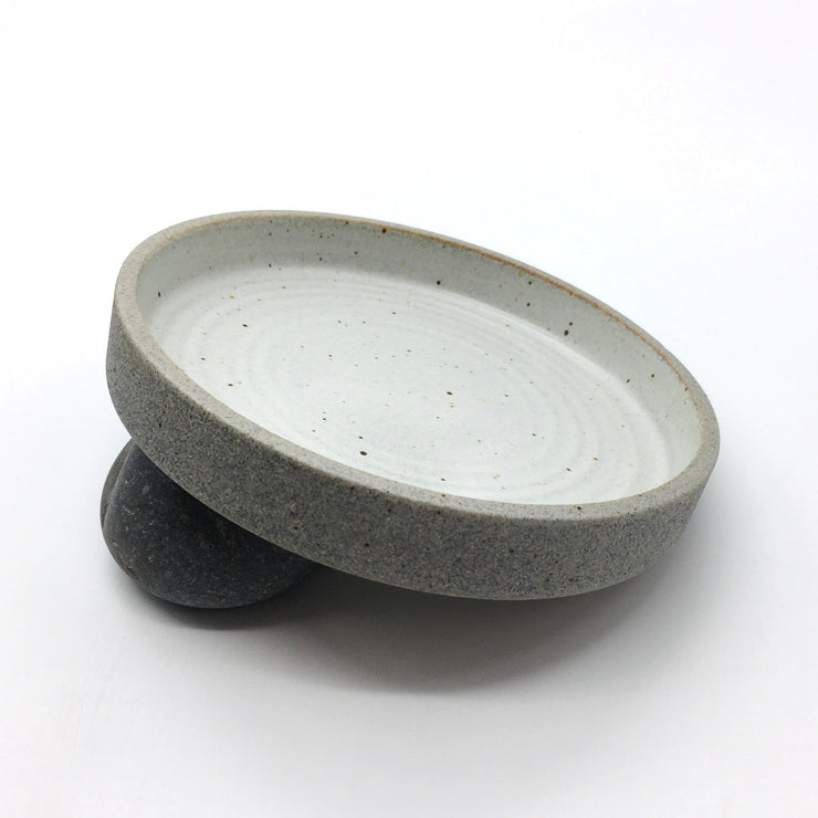 Cazuela | 6.5" x 1" | Greystone/Snow White w/ finger rings