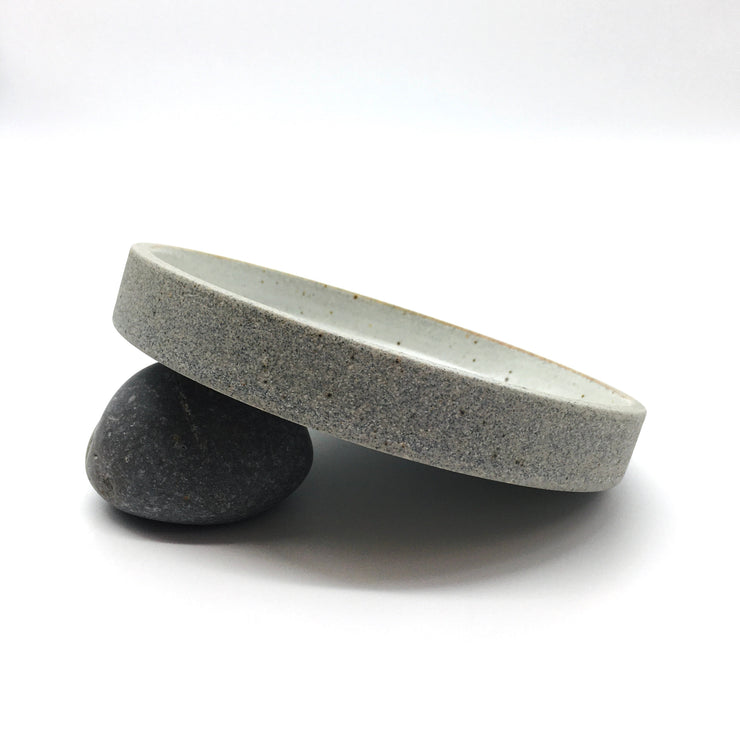 Cazuela | 6.5" x 1" | Greystone/Snow White w/ finger rings