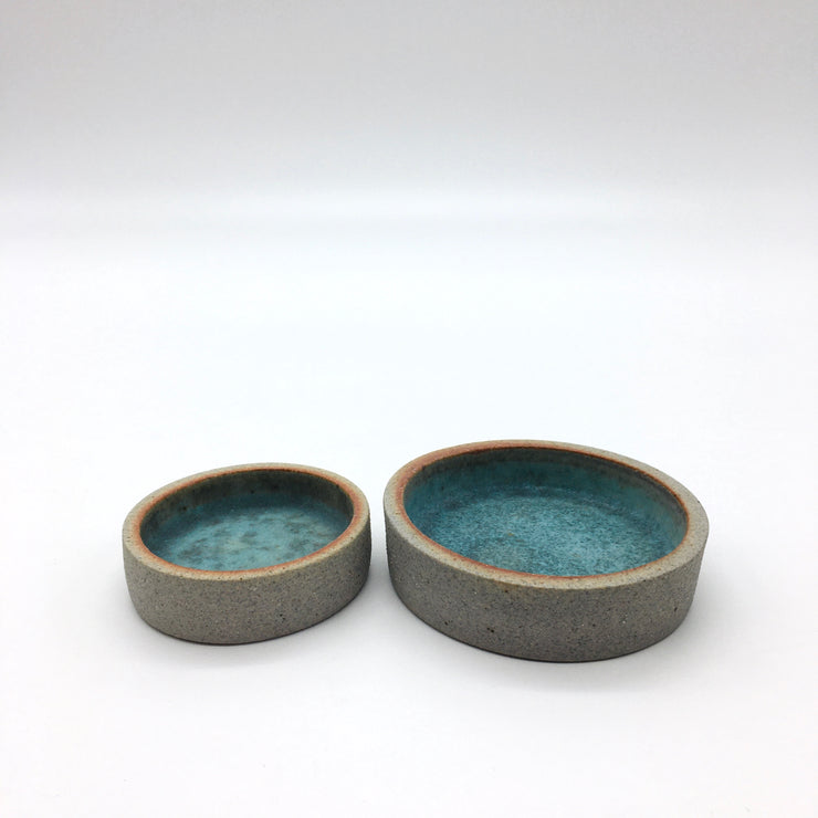 Shown here are the 2 sizes ... CYSOS 2 is the smallest one. This glaze is NOT food safe.