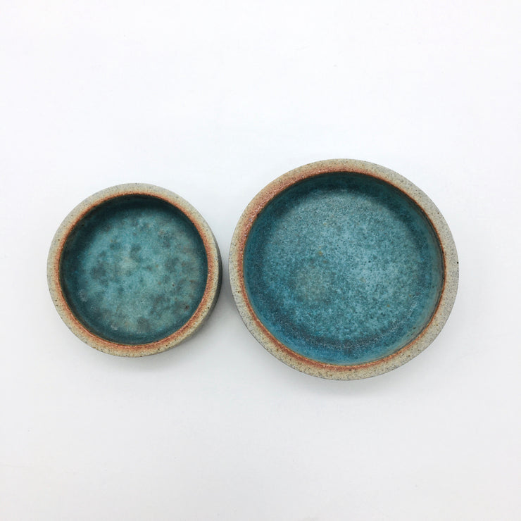 Shown here are the 2 sizes ... CYSOS 2 is the smallest one. This glaze is NOT food safe.