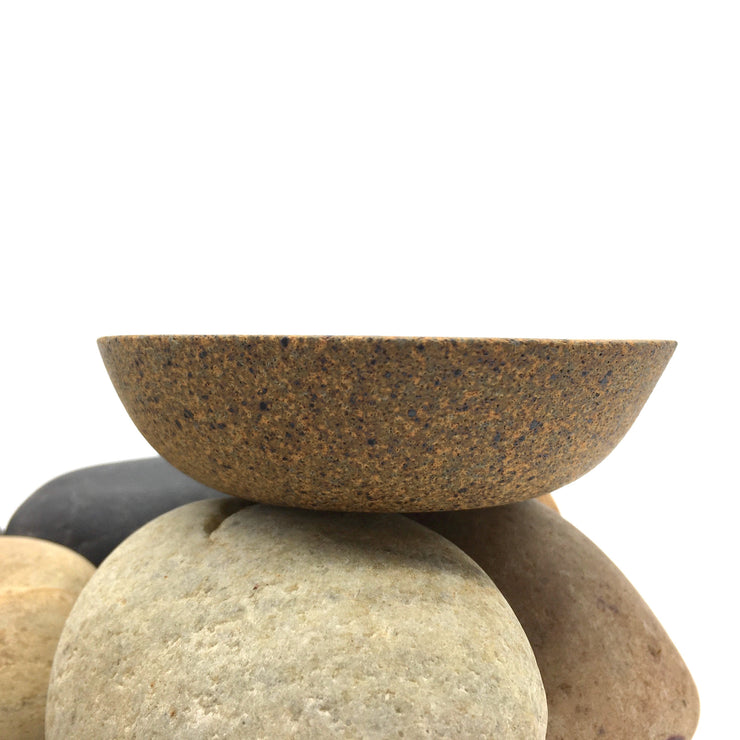 The Stillness SOS is like a mini version of the Stillness Bowl. Sandstone/Snow White is inspired by fallen snow on the Saharan desert.